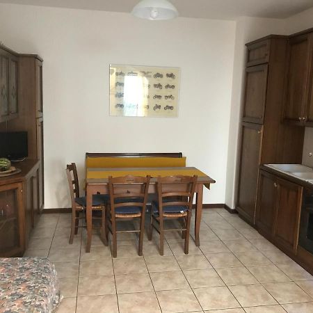 B&B " Guzzi - Inn " Манделло-дель-Ларіо Екстер'єр фото