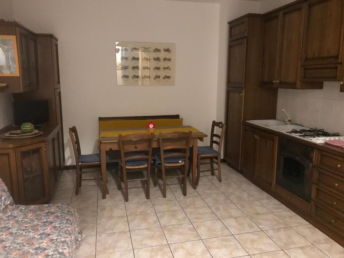B&B " Guzzi - Inn " Манделло-дель-Ларіо Екстер'єр фото